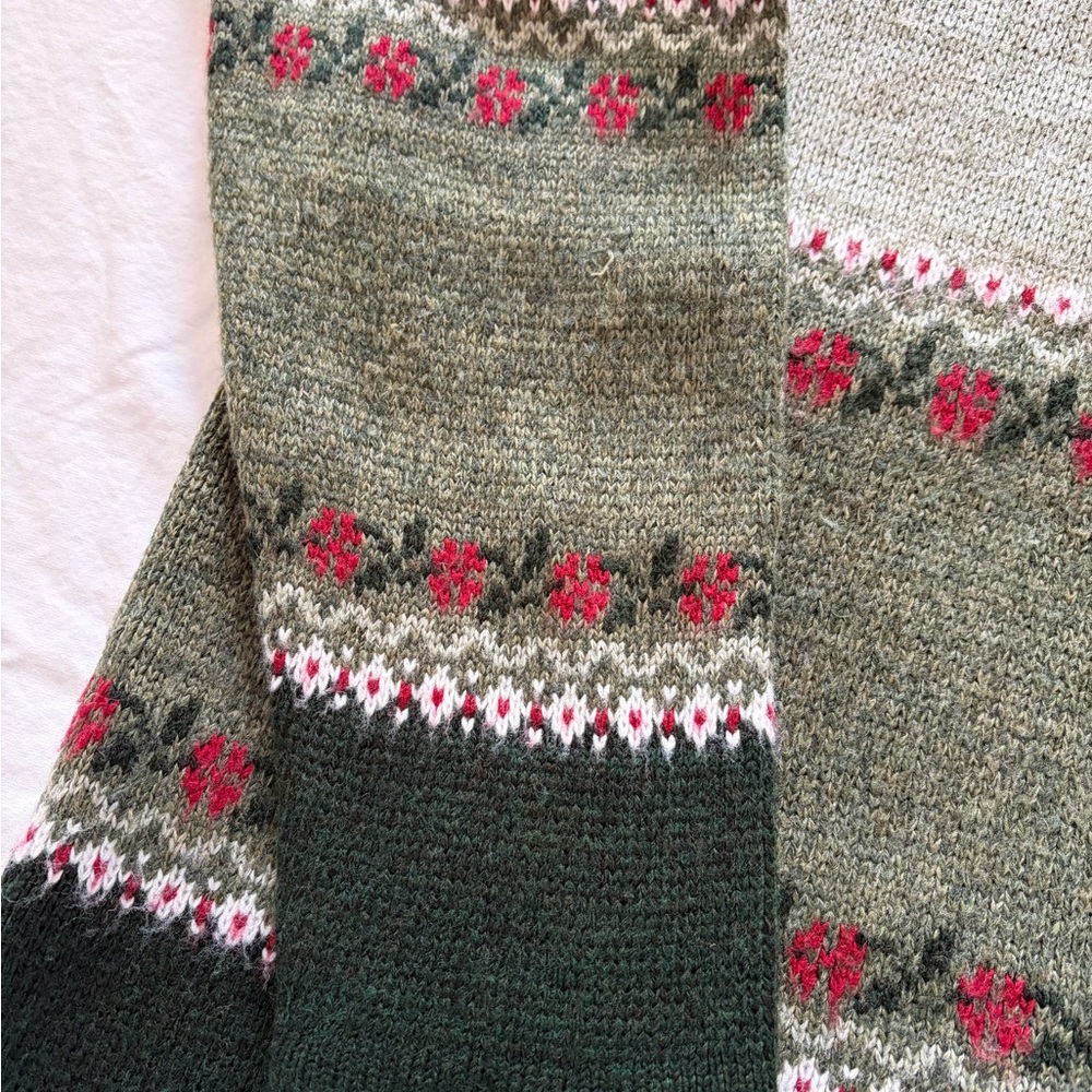 Classic Elements Olive and Red Patterned Crewneck… - image 2